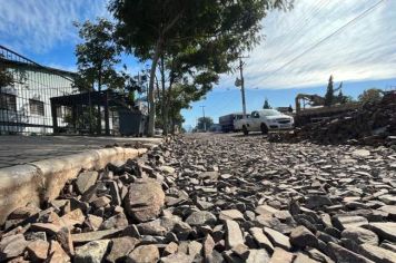 Avenida Doze de Maio ganha nova forma com obras de pavimentação