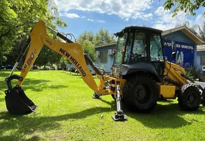 Cerro Branco reforça parque de máquinas com nova retroescavadeira 